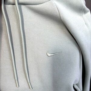 Nike men’s size medium dri-fit hoodie.  Like New